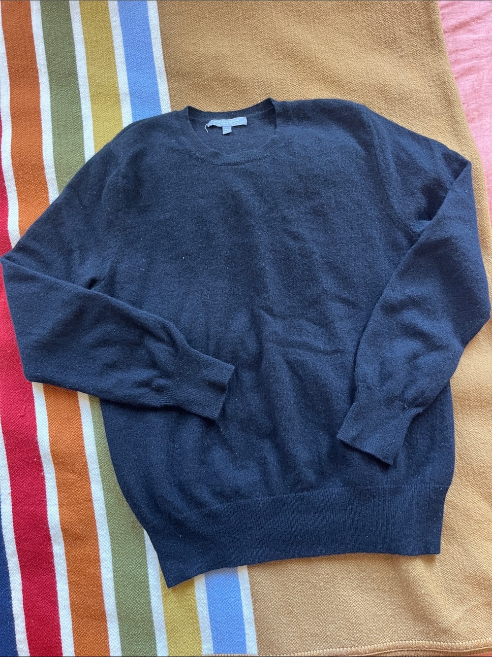 Cashmere Crewneck Sweater in Black